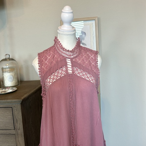 Umgee: Fit & Flare Mauve Sheer Embroidery Sleeveless Dress, Size Medium - Picture 3 of 15